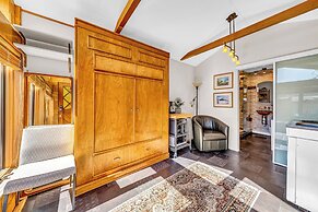 Snuggle Inn A Romantic Couples Retreat!