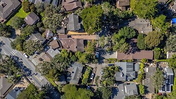 Snuggle Inn A Romantic Couples Retreat!