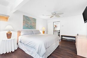 Lake Hideaway Waterfront Condo w/ Resort Perks!