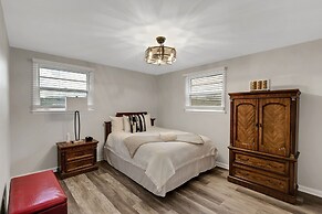 Luxurious 4BR Home, Pet Friendly!