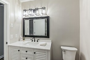 Luxurious 4BR Home, Pet Friendly!