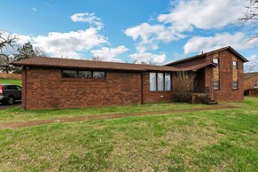 Luxurious 4BR Home, Pet Friendly!