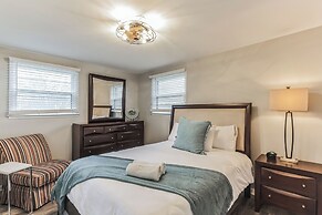 Luxurious 4BR Home, Pet Friendly!