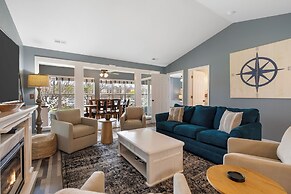 Eagle's Nest at The Club- Chic 2BR Golf View Condo