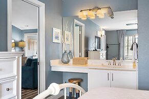 Eagle's Nest at The Club- Chic 2BR Golf View Condo