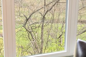 Eagle's Nest at The Club- Chic 2BR Golf View Condo