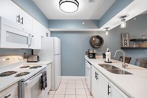 Eagle's Nest at The Club- Chic 2BR Golf View Condo