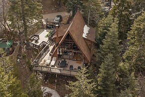The Tranquil Pines A-frame Cabin Spectacular Views!