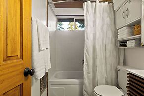 The Tranquil Pines A-frame Cabin Spectacular Views!