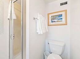 Kolu Honu Stunning Beachfront Condo for 2!