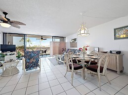 Kolu Honu Stunning Beachfront Condo for 2!