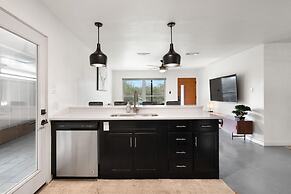 4 Bedroom Near Soco With a Private Pool & Sauna