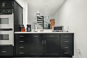 4 Bedroom Near Soco With a Private Pool & Sauna