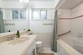 4 Bedroom Near Soco With a Private Pool & Sauna