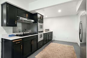 4 Bedroom Near Soco With a Private Pool & Sauna