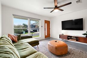 4 Bedroom Near Soco With a Private Pool & Sauna