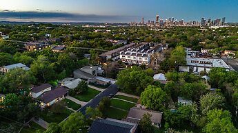 4 Bedroom Near Soco With a Private Pool & Sauna