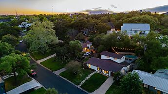 4 Bedroom Near Soco With a Private Pool & Sauna