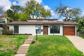 4 Bedroom Near Soco With a Private Pool & Sauna