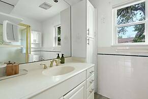 4 Bedroom Near Soco With a Private Pool & Sauna