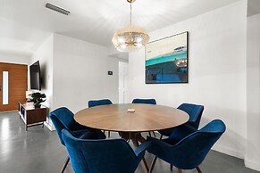 4 Bedroom Near Soco With a Private Pool & Sauna