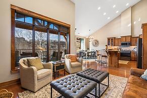 Penthouse 7 on Taneycomo - Chic Waterfront Condo!