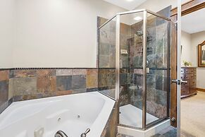 Penthouse 7 on Taneycomo - Chic Waterfront Condo!