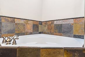 Penthouse 7 on Taneycomo - Chic Waterfront Condo!