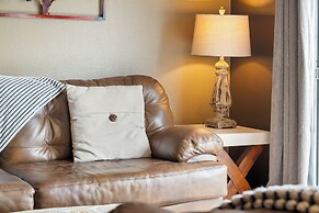 Branson Getaway - Condo for 6 in Epic Location!