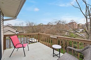 Branson Getaway - Condo for 6 in Epic Location!