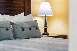 Branson Getaway - Condo for 6 in Epic Location!