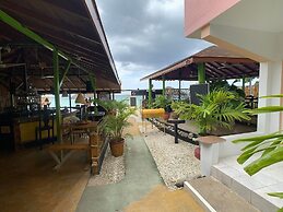 moms place negril