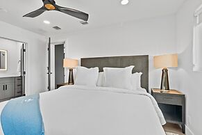 Stunning Poolside Luxury Retreat