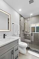 Stunning Poolside Luxury Retreat