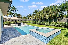 Stunning Poolside Luxury Retreat