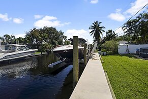 Stunning 3 Bd Pool House w Enchanting Water Views