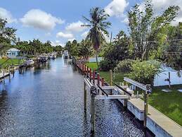 Stunning 3 Bd Pool House w Enchanting Water Views