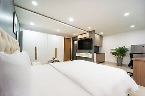 Golden Sun 3 Apartments