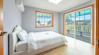 Taean Mongsanporangbadarang Shim Pension