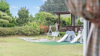 Taean Mongsanporangbadarang Shim Pension