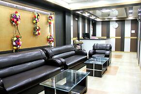 Goroomgo Crystal Inn Guwahati