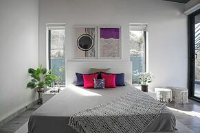 LaRiSa X Mountains & Martini Villa