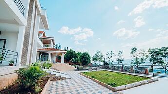 Rooftop View Apartments Rebero