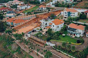 Rooftop View Apartments Rebero