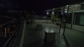 Rooftop View Apartments Rebero