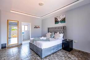 The Crescent Victoria Falls