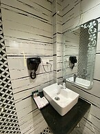 HOTEL GULMOHAR PLAZA BY AUROVILLE ENT