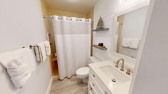 Shoreline Towers 1123 2 Bedroom Condo by RedAwning