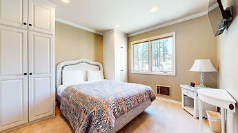 Lakeview Villas #27 3 Bedroom Condo by RedAwning