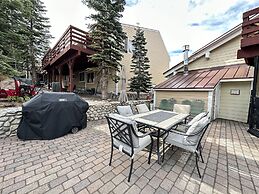 Lakeview Villas #27 3 Bedroom Condo by RedAwning